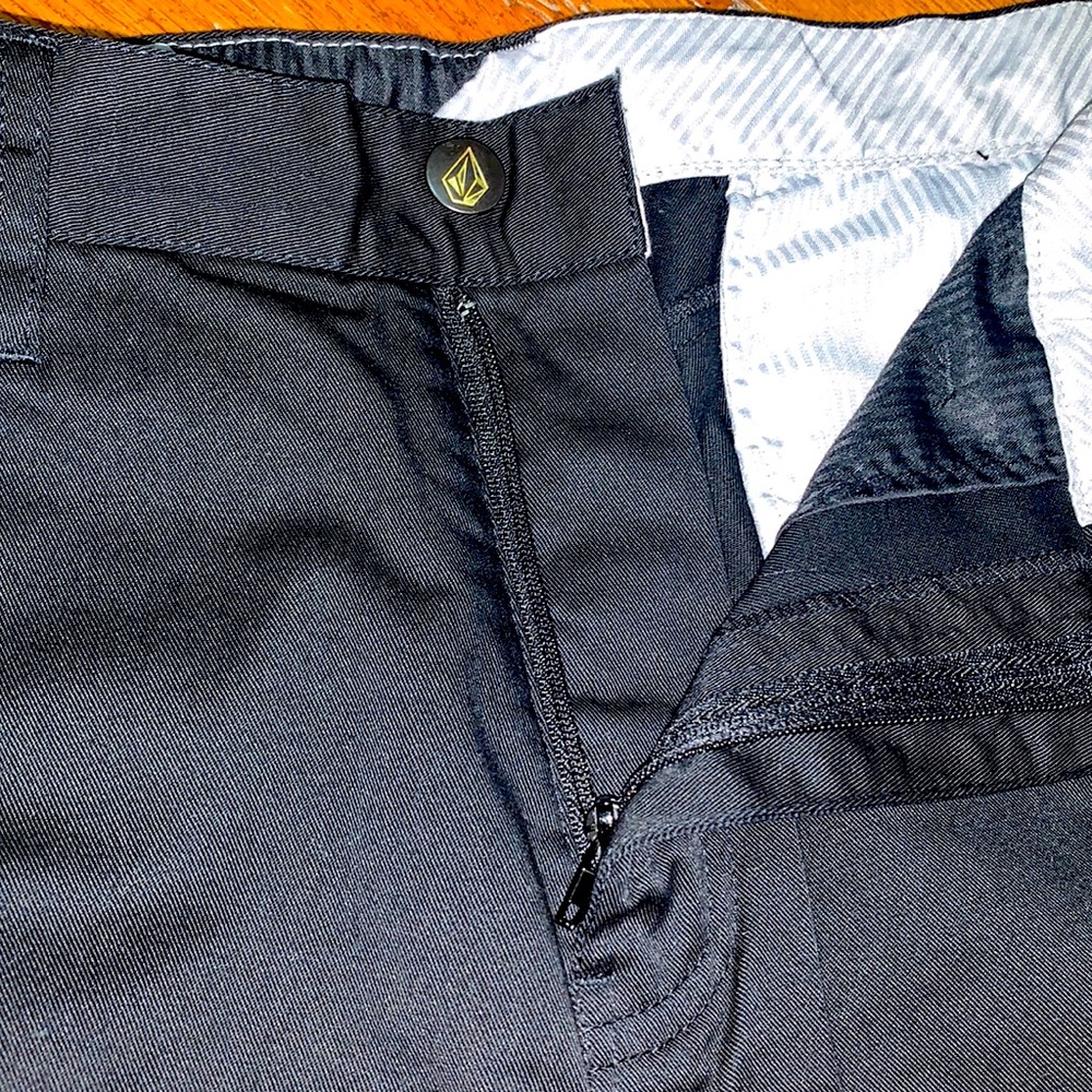 NEW⭐️VOLCOM Mens SHORTS 30” Waist “Frickin Modern Black Chino” - Picture 16 of 16